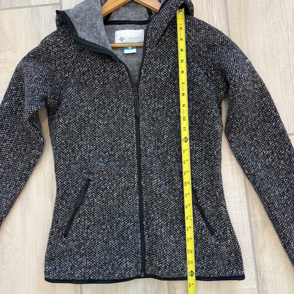 Columbia fleece jacket , Size Small , black&white, outdoor , hiking - Picture 10 of 12